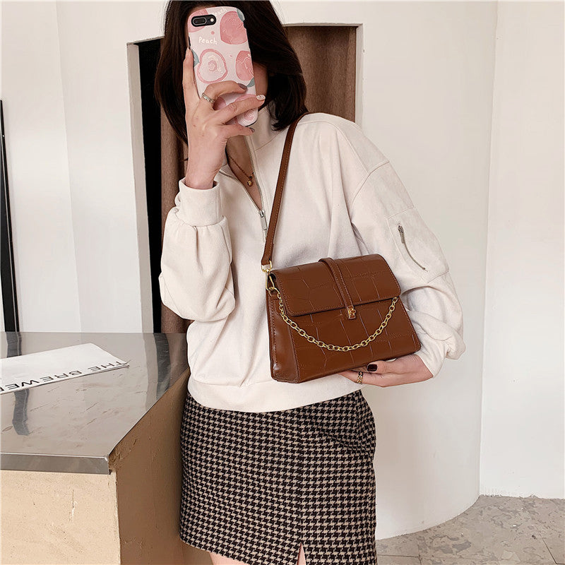 Chain strap shoulder bag worn crossbody style